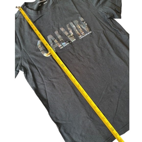 Calvin Klein New York Cityscape Buildings Black Graphic Tee - Picture 8 of 8